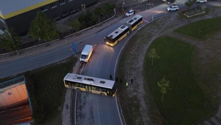 Yer: Avcılar! Freni patlayan İETT otobüsü bir öteki otobüse çarptı