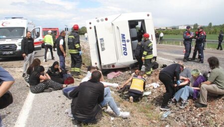 Yer: Konya! Yolcu otobüsü devrildi, çok sayıda yaralı var