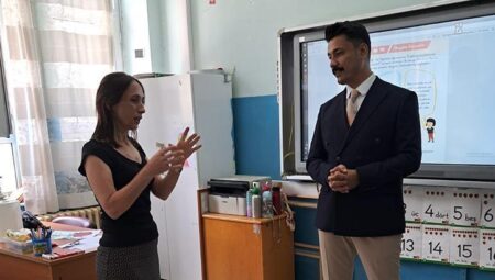 Yıllar sonra ilkokul öğretmeninin karşısına çıktı: Birebirsin, seni gözlerinden tanıdım