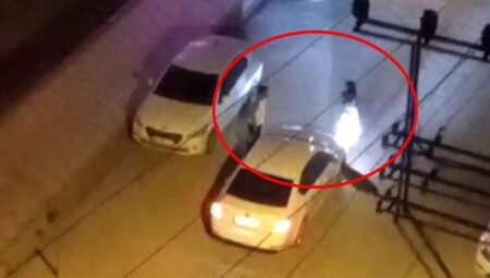 Yolda yürüyen bayan, kendisini takip eden sürücüyü ihbar etti!