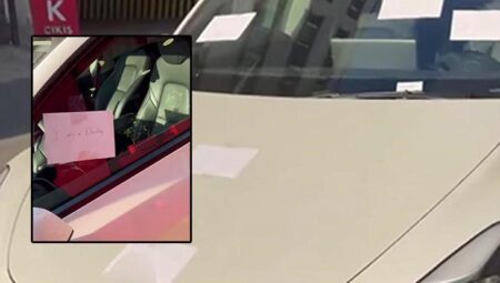 Yolu kapattı, reaksiyon çekti: Esnaftan lüks araca 3 lisanda ‘Ben eşeğim” notu