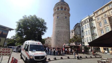 Galata Kulesi’nde intihar kuşkusu: Düşen kişi hayatını kaybetti