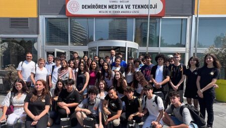 İspanya’dan İstanbul’a gelen 18 öğrenci Demirören Medya’yı ziyaret etti