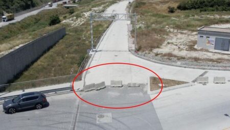 İstanbul’da şoke eden olay! Yolu beton bloklarla kapattılar, mahalleli isyan etti