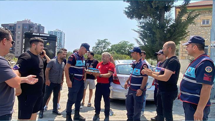 Jandarmaya 186. yıl sürprizi: Arbede sanıp geldiler, kutlamayla karşılaştılar