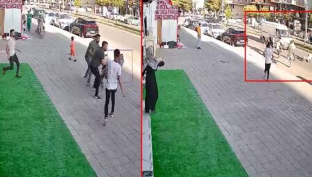 Kaldırımda başlayan hengame feci sonla bitti! İstikrarını kaybetti, minibüsün altında can verdi