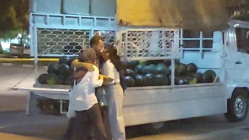 Karpuz tezgahındaki ‘Babalar Günü’ sürprizi gündem oldu! ‘Zaten küçük birkaç ikram almıştık’