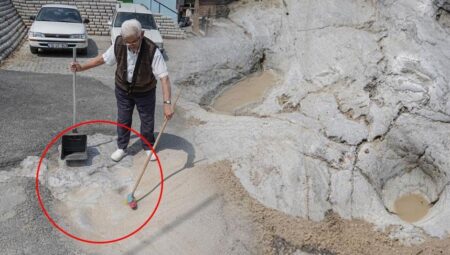 Mahalledeki 452 yıllık gizemli iz! ‘11 yaşında geldim 65 yıldır her gün tıpkı yeri temizliyorum’