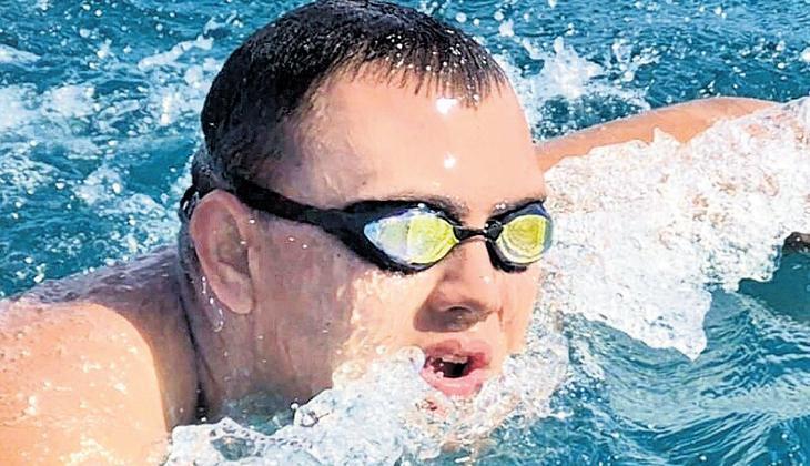 Manş Denizi’ni yüzerek geçen birinci otizmli Türk sporcu! Tebrikler Tuna