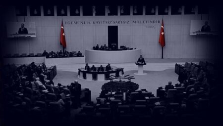 Meclis’te kabul edildi! Rütbe bekleme müddetleri Cumhurbaşkanı kararıyla değiştirilebilecek