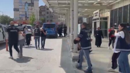 Müşterilerini saklı kamerayla çekip şantaj yapan masaj salonuna şok baskın!