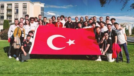 Selçuk Bayraktar tebrik etti! Türk ekipleri ABD’deki model uydu yarışında öne çıktı