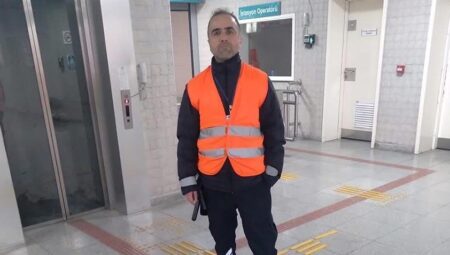 Trende sigara içtiği için kendisini uyaran güvenlik görevlisini öldürdü