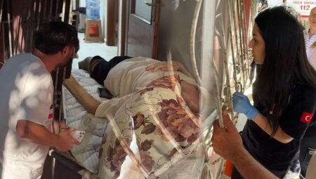 Yaşlı babasına söyledikleri herkesi şoke etti: ‘Acayip bir yaratık oldun, seni vefata terk ediyorum’
