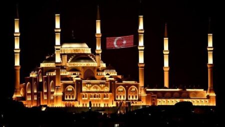 15 Temmuz direnişinin 9. yıl dönümünde 90 bin mescitte selalar okundu