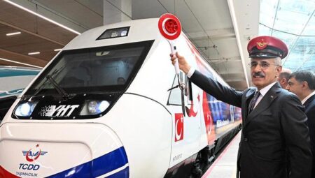 68 gün boyunca 90 bin kilometre yol kat edecek: ’15 Temmuz Demokrasi ve Ulusal Birlik Treni’ raylarda