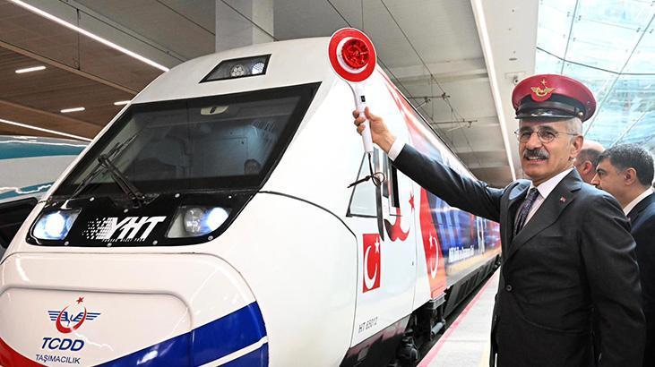 68 gün boyunca 90 bin kilometre yol kat edecek: ’15 Temmuz Demokrasi ve Ulusal Birlik Treni’ raylarda