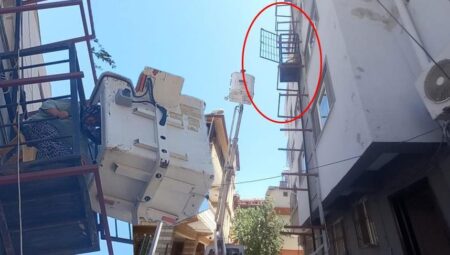 80 yaşındaki bayanın sıkıntı anları! Gören telefona sarıldı