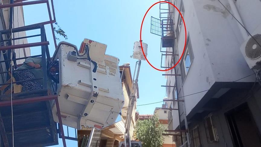 80 yaşındaki bayanın sıkıntı anları! Gören telefona sarıldı