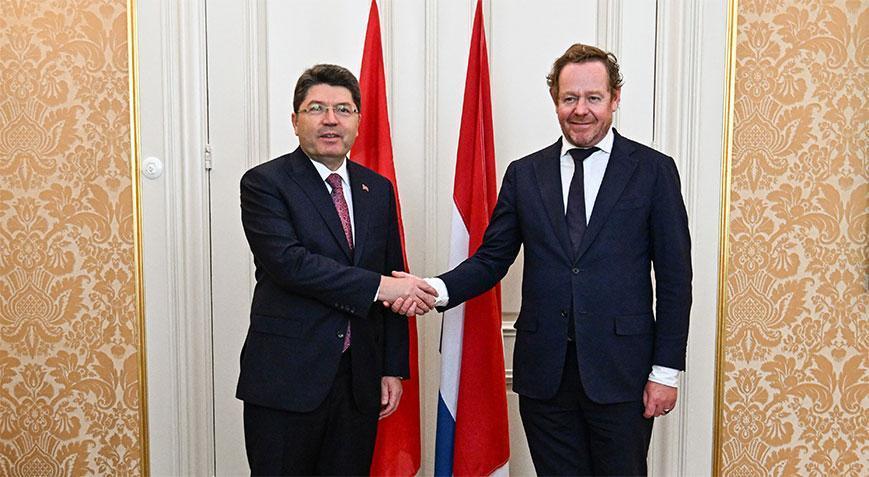 Adalet Bakanı Tunç Hollanda’da mevkidaşıyla görüştü