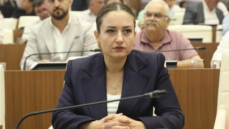 Antalya’da Belediye Lider Vekili Büşra Özdemir oldu