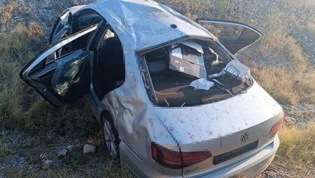 Araba zeytin bahçesine uçtu: baba öldü, eşi ve 3 çocuğu yaralandı