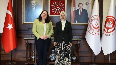 Bakan Göktaş, İrlanda’nın Ankara Büyükelçisi’ni kabul etti