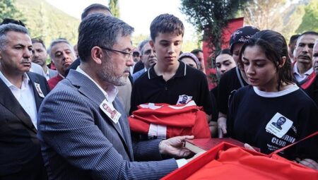 Bakan Yumaklı şehit orman emekçisi için düzenlenen cenaze merasimine katıldı