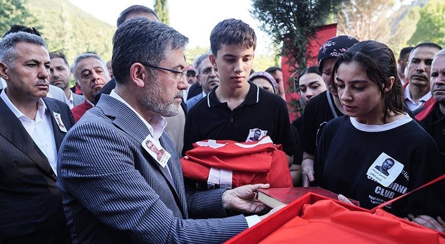 Bakan Yumaklı şehit orman emekçisi için düzenlenen cenaze merasimine katıldı