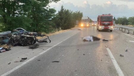 Balıkesir’de katliam üzere kaza! 3 meyyit, 1 yaralı