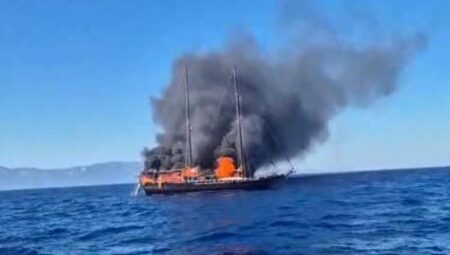 Bodrum’da dehşet dolu anlar! Turistlerin bulunduğu ahşap tekne yanarak battı