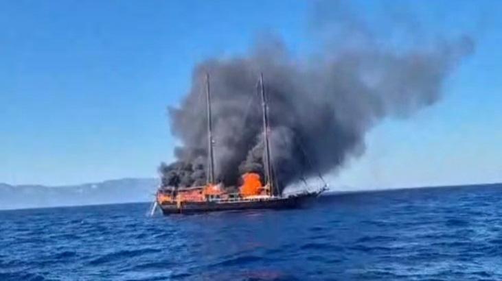 Bodrum’da dehşet dolu anlar! Turistlerin bulunduğu ahşap tekne yanarak battı