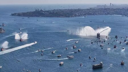 Boğaz’da 15 Temmuz korteji! 253 şehidin anısına 253 tekne