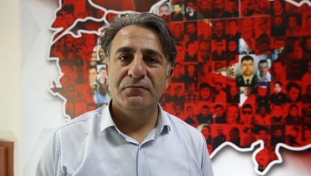 Boynundaki mermi kesimiyle 9 yıldır yaşayan 15 Temmuz Gazisi, darbe gecesi bir kız çocuğuna kalkan olmuş