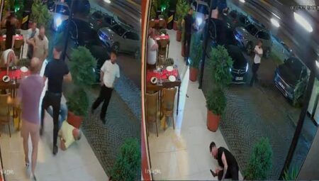 Cümbüş yeri önünde silahlı çatışma! Anbean güvenlik kamerasına yansıdı