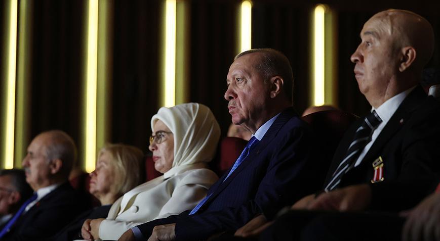 Cumhurbaşkanı Erdoğan ‘En Uzun Gece’ destanının birinci temsiline katıldı