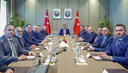 Cumhurbaşkanı Yardımcısı Cevdet Yılmaz, ATO ve TASD idaresini kabul etti