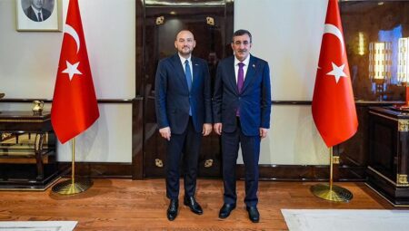 Cumhurbaşkanı Yardımcısı Cevdet Yılmaz MÜSİAD idaresini kabul etti