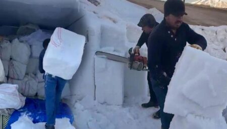 Dede mesleği deyip kolları sıvadı! 40 derecelik sıcakta kar satıyor: Bardağı 100 lira