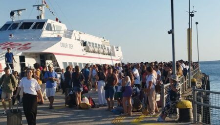 Deniz otobüsünde vakitle yarış! Rahatsızlanan yolcu için geri dönüldü
