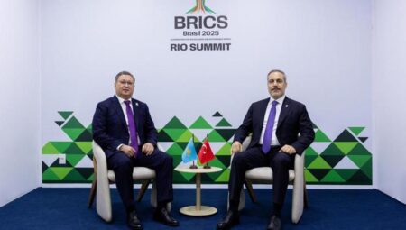 Dışişleri Bakanı Hakan Fidan, Kazak mevkidaşı Nurtleu ile bir ortaya geldi