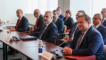Dışişleri Bakanı Hakan Fidan Kıbrıs Gayrıresmi Toplantısı’na katıldı