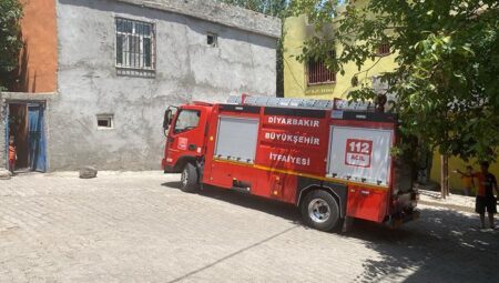 Diyarbakır’da müstakil meskende korkutan yangın: 3 kişi dumandan etkilendi