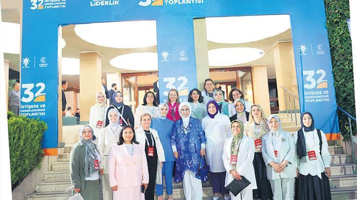 Emine Erdoğan AK Parti bayan milletvekilleriyle buluştu