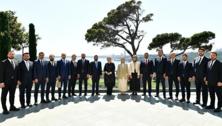 Emine Erdoğan TÜGVA Yönetim Kurulu ile bir ortaya geldi