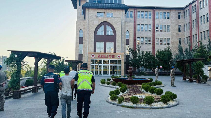 Eniştesini öldürdü, mısır tarlasında yakalandı