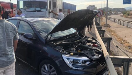 Geyve Belediye Başkanı Yıldız ile beraberindeki 3 kişi trafik kazasında yaralandı