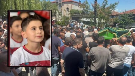 Hafriyat kamyonunun çarptığı arabadan fırlayan Enes öldü