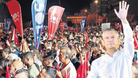 Halk bayrağı size taşımanız için verdi