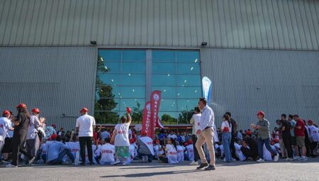 İzmir BB’de işten atılan çalışanlar Meclis Toplantısı’na girmek istedi